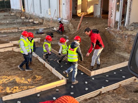 0d17e9d5-a361-4111-8e8b-f4e53dc6ecb8